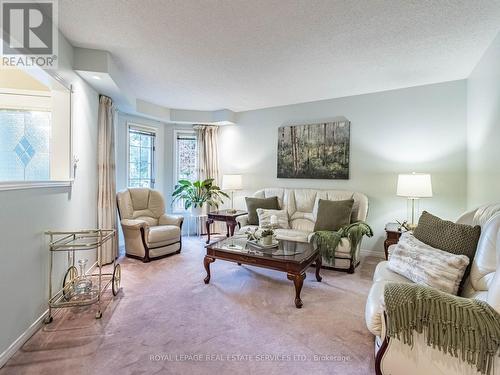 52 Hood Crescent, Brampton (Fletcher'S West), ON - Indoor Photo Showing Living Room