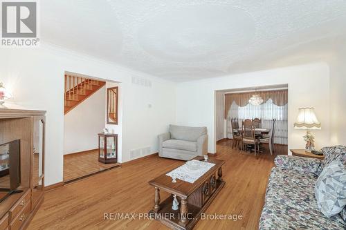 284 Dalesford Road, Toronto (Stonegate-Queensway), ON - Indoor Photo Showing Living Room