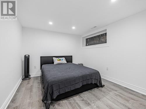 1569 Skyline Drive, Mississauga, ON - Indoor Photo Showing Bedroom