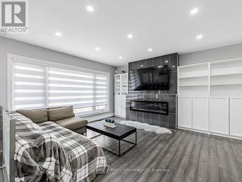 1569 Skyline Drive, Mississauga (Lakeview), ON - Indoor Photo Showing Living Room