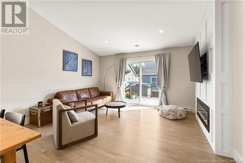 400 Glengrove Road, Moncton, NB - Indoor Photo Showing Living Room