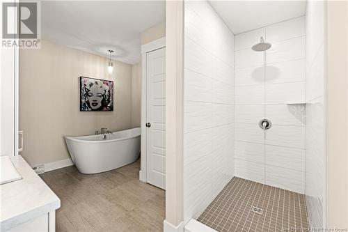 400 Glengrove Road, Moncton, NB - Indoor Photo Showing Bathroom