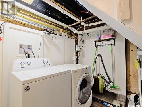 714 Main Street, Rosetown, SK - Indoor Photo Showing Laundry Room