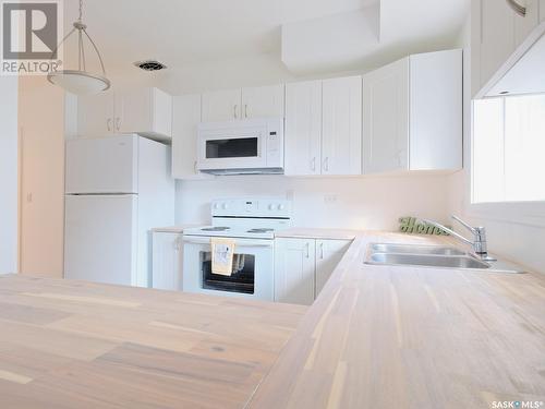 714 Main Street, Rosetown, SK - Indoor Photo Showing Kitchen With Double Sink