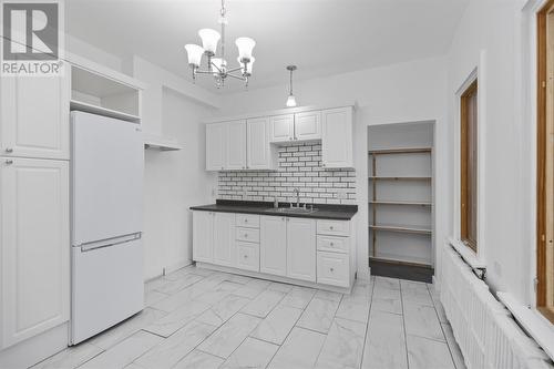 644 Wellington St E, Sault Ste. Marie, ON - Indoor Photo Showing Kitchen