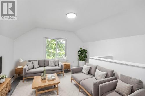 644 Wellington St E, Sault Ste. Marie, ON - Indoor Photo Showing Living Room