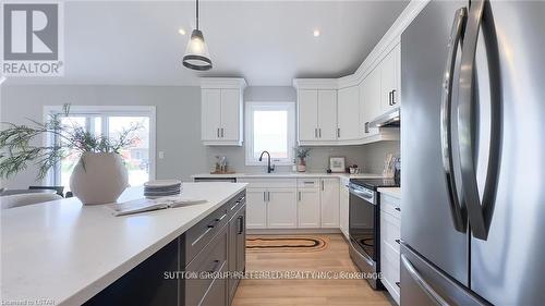 238 Beech Street, Central Huron (Clinton), ON - Indoor Photo Showing Kitchen