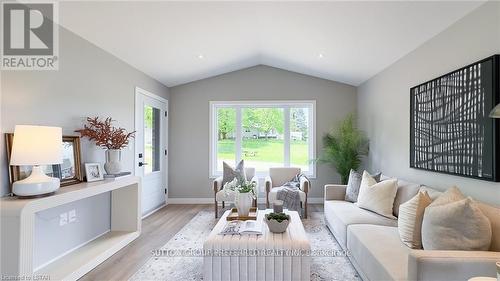 238 Beech Street, Central Huron (Clinton), ON - Indoor Photo Showing Living Room