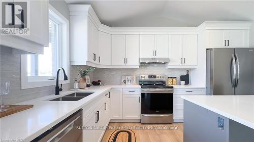 238 Beech Street, Central Huron (Clinton), ON - Indoor Photo Showing Kitchen With Double Sink With Upgraded Kitchen