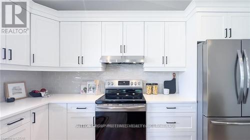 238 Beech Street, Central Huron (Clinton), ON - Indoor Photo Showing Kitchen With Upgraded Kitchen