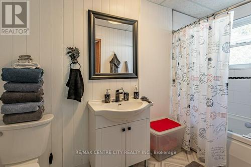 9 Scott Street, St. Thomas, ON - Indoor Photo Showing Bathroom