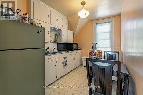 9 Scott Street, St. Thomas, ON - Indoor Photo Showing Kitchen