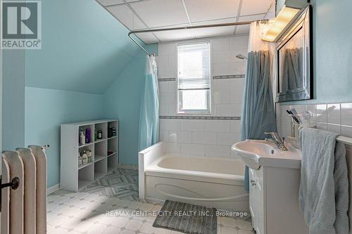 9 Scott Street, St. Thomas, ON - Indoor Photo Showing Bathroom