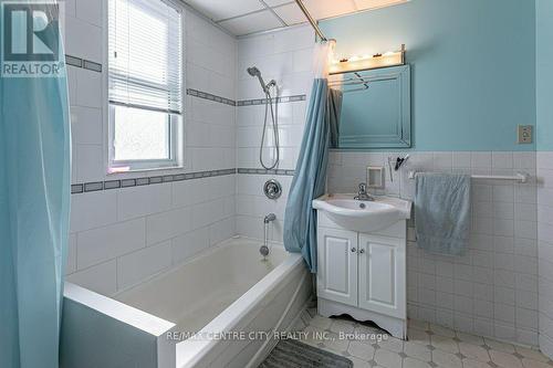 9 Scott Street, St. Thomas, ON - Indoor Photo Showing Bathroom