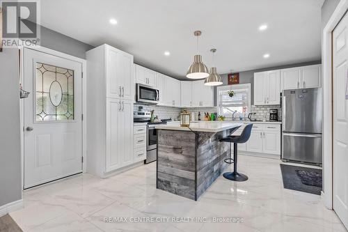 276 Marsh Line, Dutton/Dunwich (Dutton), ON - Indoor Photo Showing Kitchen