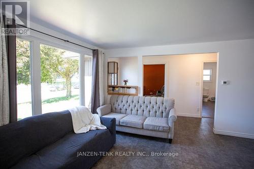 10 3Rd Concession Ntr Road, Tillsonburg, ON - Indoor Photo Showing Living Room