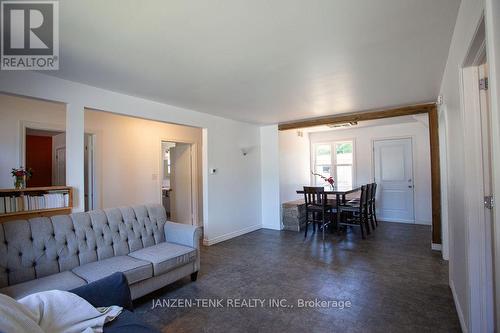 10 3Rd Concession Ntr Road, Tillsonburg, ON - Indoor Photo Showing Living Room