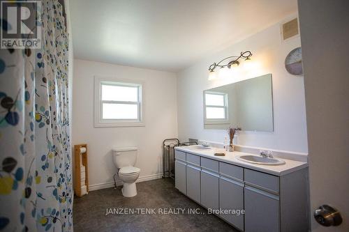 10 3Rd Concession Ntr Road, Tillsonburg, ON - Indoor Photo Showing Bathroom