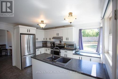 10 3Rd Concession Ntr Road, Tillsonburg, ON - Indoor Photo Showing Kitchen With Double Sink