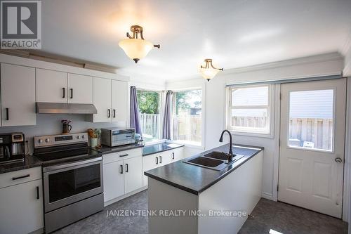 10 3Rd Concession Ntr Road, Tillsonburg, ON - Indoor Photo Showing Kitchen With Double Sink