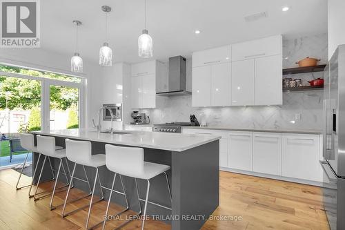 2438 Red Thorne Avenue, London, ON - Indoor Photo Showing Kitchen With Upgraded Kitchen