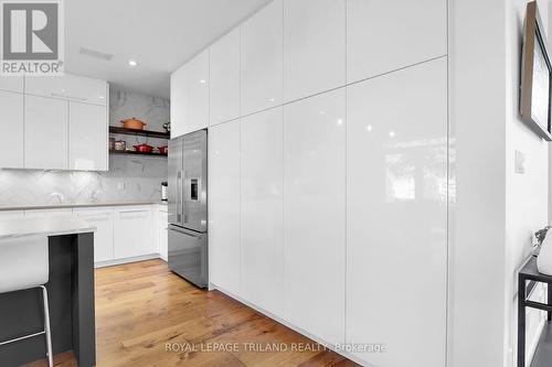 2438 Red Thorne Avenue, London, ON - Indoor Photo Showing Kitchen