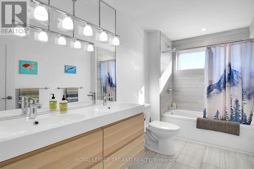 2438 Red Thorne Avenue, London, ON - Indoor Photo Showing Bathroom