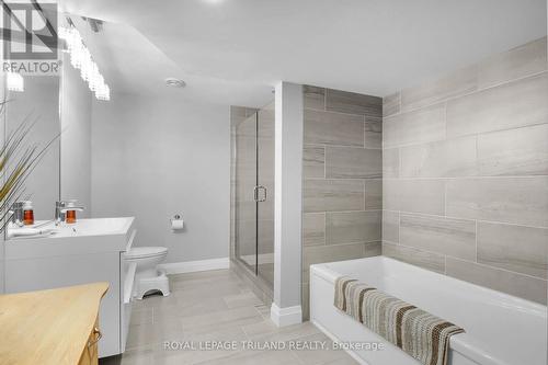 2438 Red Thorne Avenue, London, ON - Indoor Photo Showing Bathroom