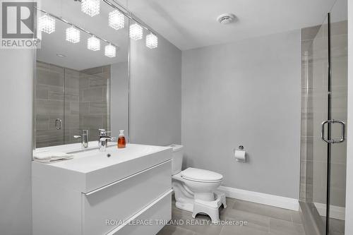 2438 Red Thorne Avenue, London, ON - Indoor Photo Showing Bathroom