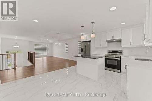 22 Kingsbridge Drive, Amherstburg, ON - Indoor Photo Showing Kitchen