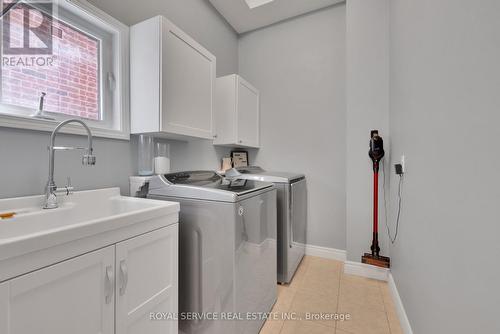 15 William Fair Drive, Clarington (Bowmanville), ON - Indoor Photo Showing Laundry Room