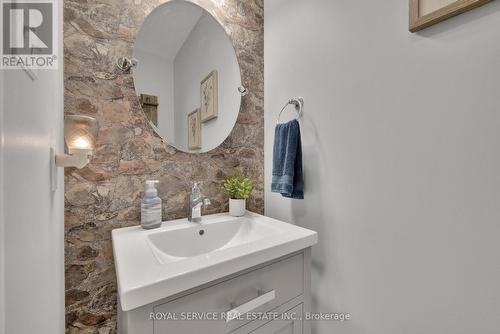 15 William Fair Drive, Clarington (Bowmanville), ON - Indoor Photo Showing Bathroom