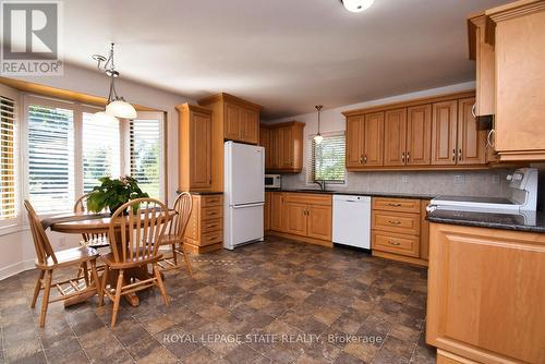 419 Book Road E, Hamilton (Airport Employment Area), ON - Indoor Photo Showing Kitchen