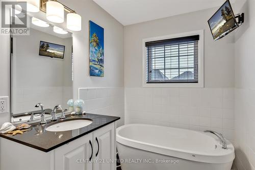 307 Billington Close, Peterborough (Northcrest), ON - Indoor Photo Showing Bathroom