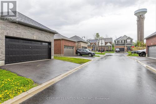 307 Billington Close, Peterborough (Northcrest), ON - Outdoor With Facade