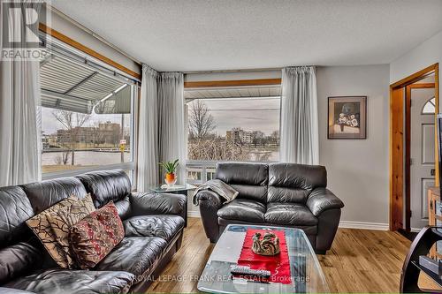 53 Edgewater Boulevard, Peterborough (Ashburnham), ON - Indoor Photo Showing Living Room