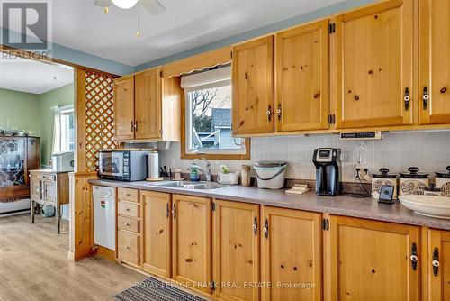 53 Edgewater Boulevard, Peterborough (Ashburnham), ON - Indoor Photo Showing Kitchen With Double Sink