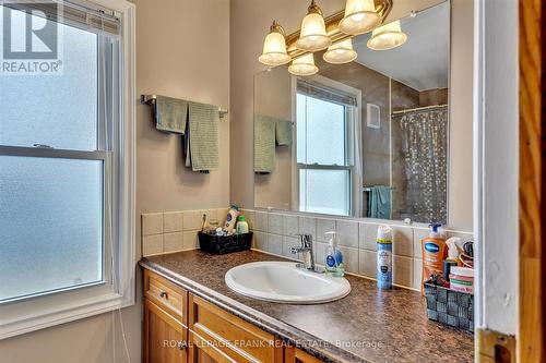 53 Edgewater Boulevard, Peterborough (Ashburnham), ON - Indoor Photo Showing Bathroom