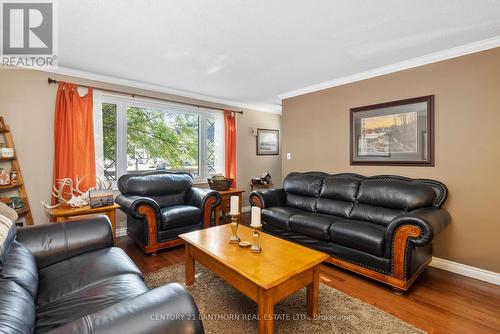 4 Stephen Crescent, Quinte West, ON - Indoor Photo Showing Living Room