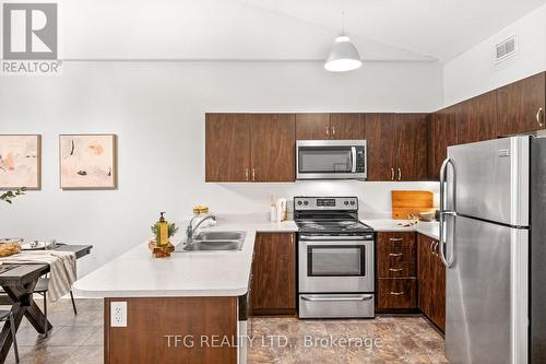 7 Chadwin Drive, Kawartha Lakes (Lindsay), ON - Indoor Photo Showing Kitchen With Double Sink