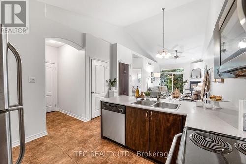 7 Chadwin Drive, Kawartha Lakes (Lindsay), ON - Indoor Photo Showing Kitchen With Double Sink