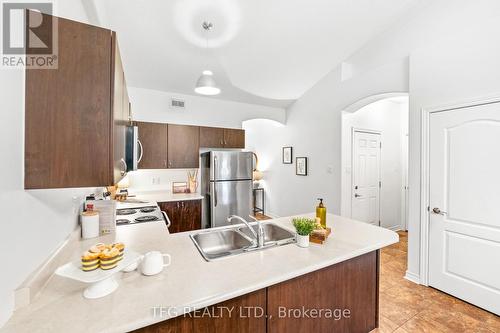 7 Chadwin Drive, Kawartha Lakes (Lindsay), ON - Indoor Photo Showing Kitchen With Double Sink