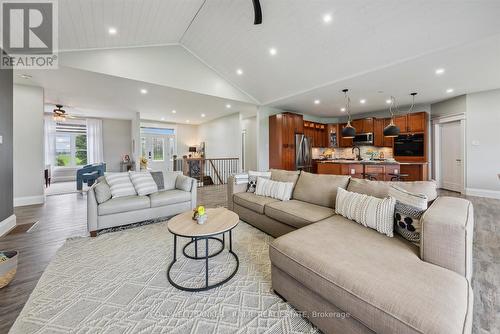 2189 Lovshin Road, Hamilton Township, ON - Indoor Photo Showing Living Room