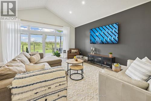 2189 Lovshin Road, Hamilton Township, ON - Indoor Photo Showing Living Room