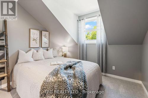 40 1/2 Riverview Road, Kawartha Lakes (Lindsay), ON - Indoor Photo Showing Bedroom