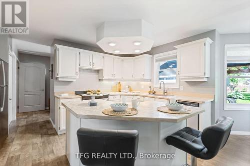 40 1/2 Riverview Road, Kawartha Lakes (Lindsay), ON - Indoor Photo Showing Kitchen