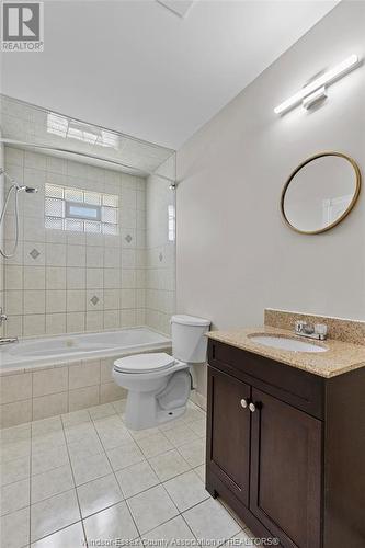 278 Coghill Drive, Kingsville, ON - Indoor Photo Showing Bathroom