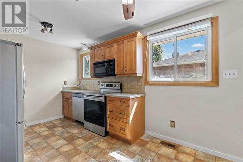 278 Coghill Drive, Kingsville, ON - Indoor Photo Showing Kitchen