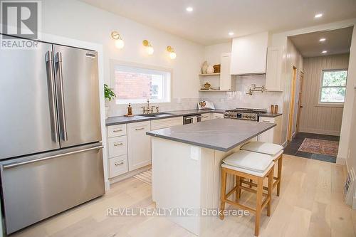 187 Dufferin Avenue, Brantford, ON - Indoor Photo Showing Kitchen With Upgraded Kitchen