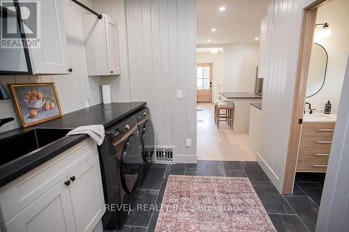 187 Dufferin Avenue, Brantford, ON - Indoor Photo Showing Laundry Room